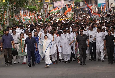 | Photo: Sandipan Chatterjee/Outlook : West Bengal Chief Minister and Trinamool Congress supremo Mamata Banerjee with party leaders and workers during a roadshow amid the ongoing West Bengal Assembly elections, in Kolkata.
