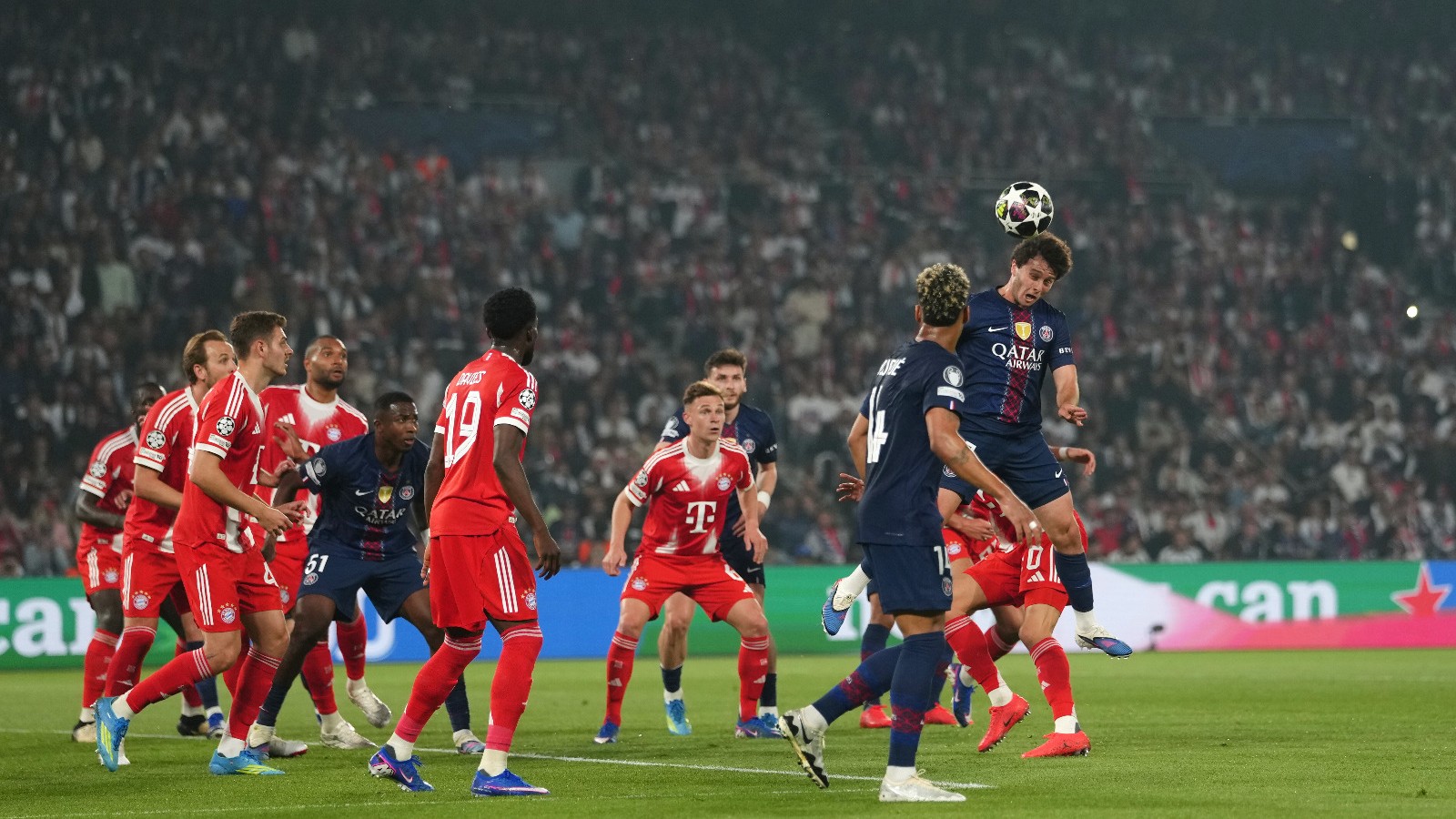AP Photo : PSGs Joao Neves, right, scores his sides second goal during a Champions League semifinal, first leg, soccer match between Paris Saint-Germain and Bayern Munich in Paris.