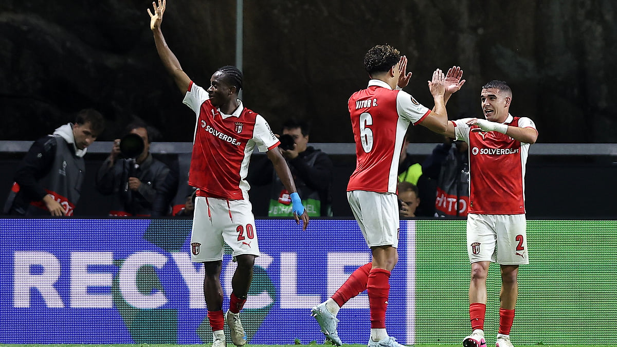 | Photo: AP/Miguel Angelo Pereira : Braga's Mario Dorgeles, left, celebrates after scoring his side's second goal during the Europa League semifinal, first leg, soccer match between SC Braga and Freiburg in Braga, Portugal, Thursday, April 30, 2026. 