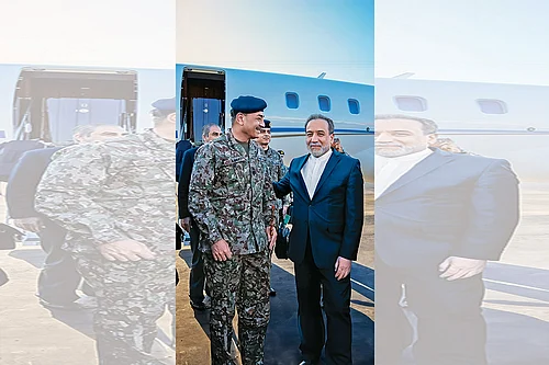 | Photo: Imago : Would-be Mediator: Iran’s Foreign Minister Abbas Araghchi (right) welcoming Pakistan’s Army Chief Asim Munir upon his arrival at the airport in Tehran on April 15, 2026