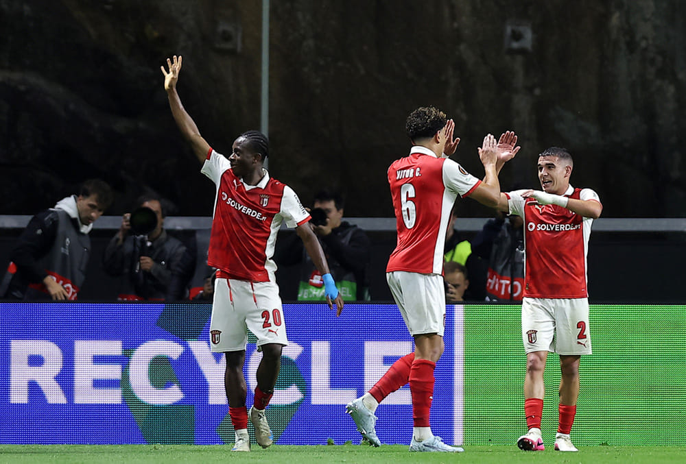| Photo: AP/Miguel Angelo Pereira : Bragas Mario Dorgeles, left, celebrates after scoring his sides second goal during the Europa League semifinal, first leg, soccer match between SC Braga and Freiburg in Braga, Portugal.