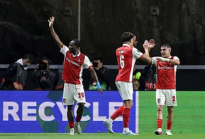 | Photo: AP/Miguel Angelo Pereira : Braga's Mario Dorgeles, left, celebrates after scoring his side's second goal during the Europa League semifinal, first leg, soccer match between SC Braga and Freiburg in Braga, Portugal.
