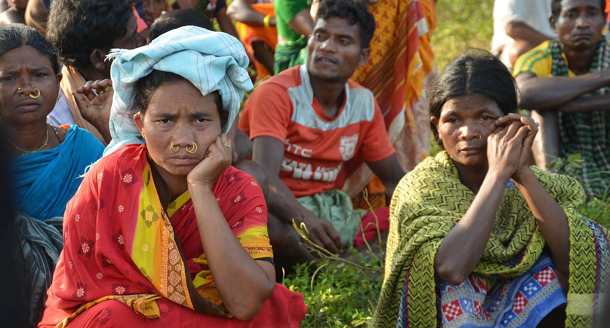 Credit: IMAGO / Pacific Press Agency : India: Women of Dongoria Kondh Community in Odisha The Dongoria Kondh indigenous tribal group of Odisha India.The faith, identity, lifestyle of these tribes are centered upon and around the Niyamgiri mountains, forests, earth and waters. The entire Niyamgiri region is reach in bauxite and iron core.
