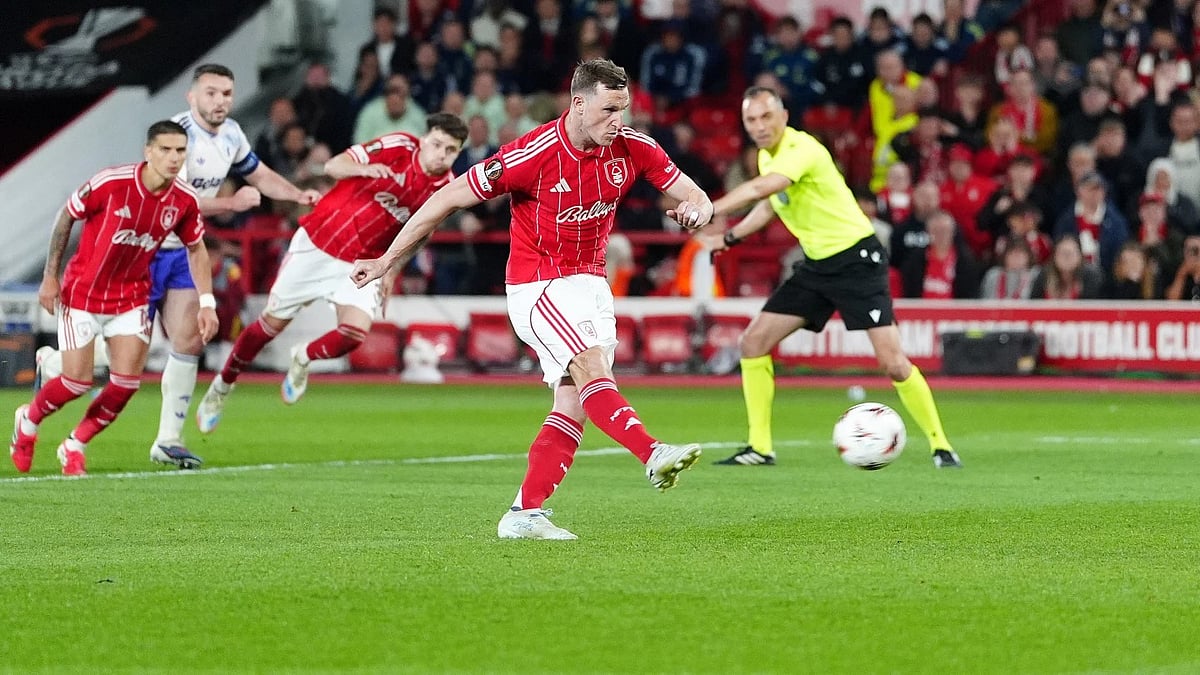 AP : Forest strike Chris Wood scores from the spot to hand his side the lead in the UEL semi-final 1st leg.