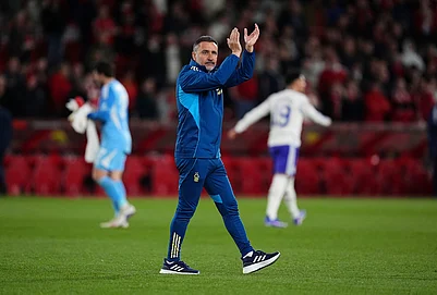 | Photo: Mike Egerton/PA via AP : Nottingham Forest manager Vitor Pereira applauds the fans after the Europa League semifinal first leg soccer match between Nottingham Forest and Aston Villa in Nottingham, England.