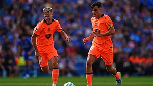 | Photo: AP/Manu Fernandez : Barcelona's Pedri, right, runs with the ball followed by his teammate Dani Olmo during the Spanish La Liga soccer match between Getafe and Barcelona in Getafe, Spain, Saturday, April 25, 2026.