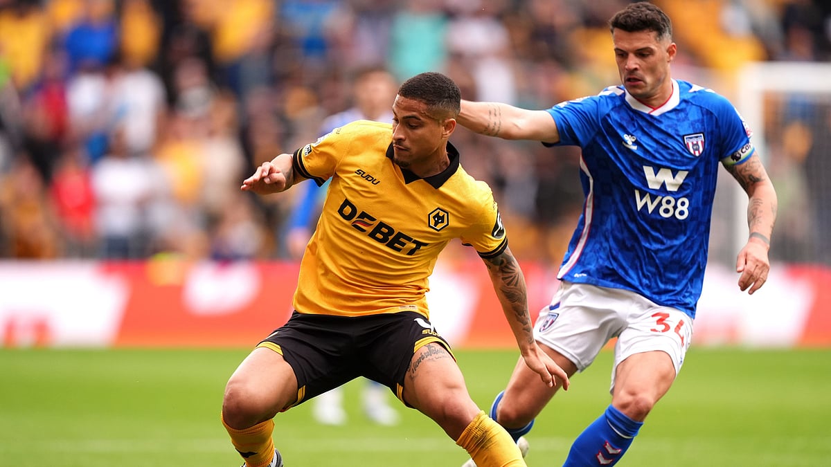| Photo: AP/Mike Egerton : Wolverhampton Wanderers' Joao Gomes, left, and Sunderland's Granit Xhaka battle for the ball during their English Premier League soccer match in Wolverhampton, England, Saturday, May 2, 2026. 
