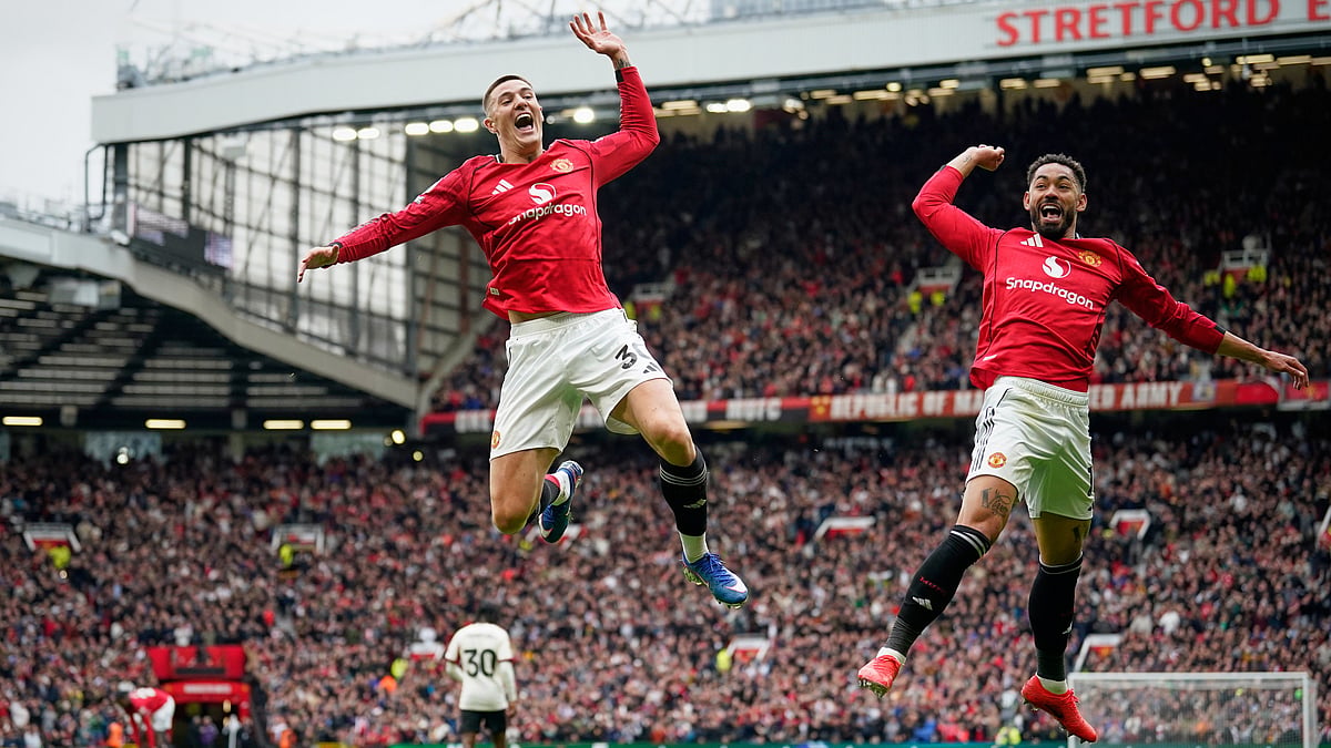 | Photo: AP/Dave Thompson : Manchester Uniteds Benjamin Sesko, centre, celebrates with Manchester Uniteds Matheus Cunha after scoring his sides second goal during the English Premier League soccer match between Manchester United and Liverpool in Manchester, England, Sunday, May 3, 2026. 