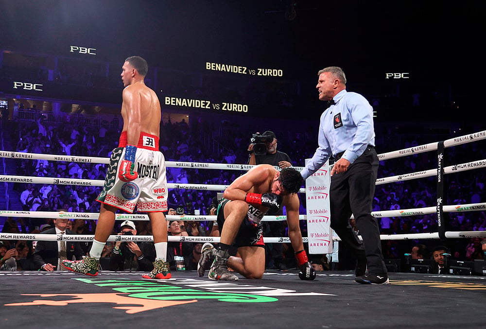 | Photo: AP/Ian Maule : David Benavidez reacts after knocking down Gilberto Ramirez in a cruiserweight championship boxing match in Las Vegas. 
