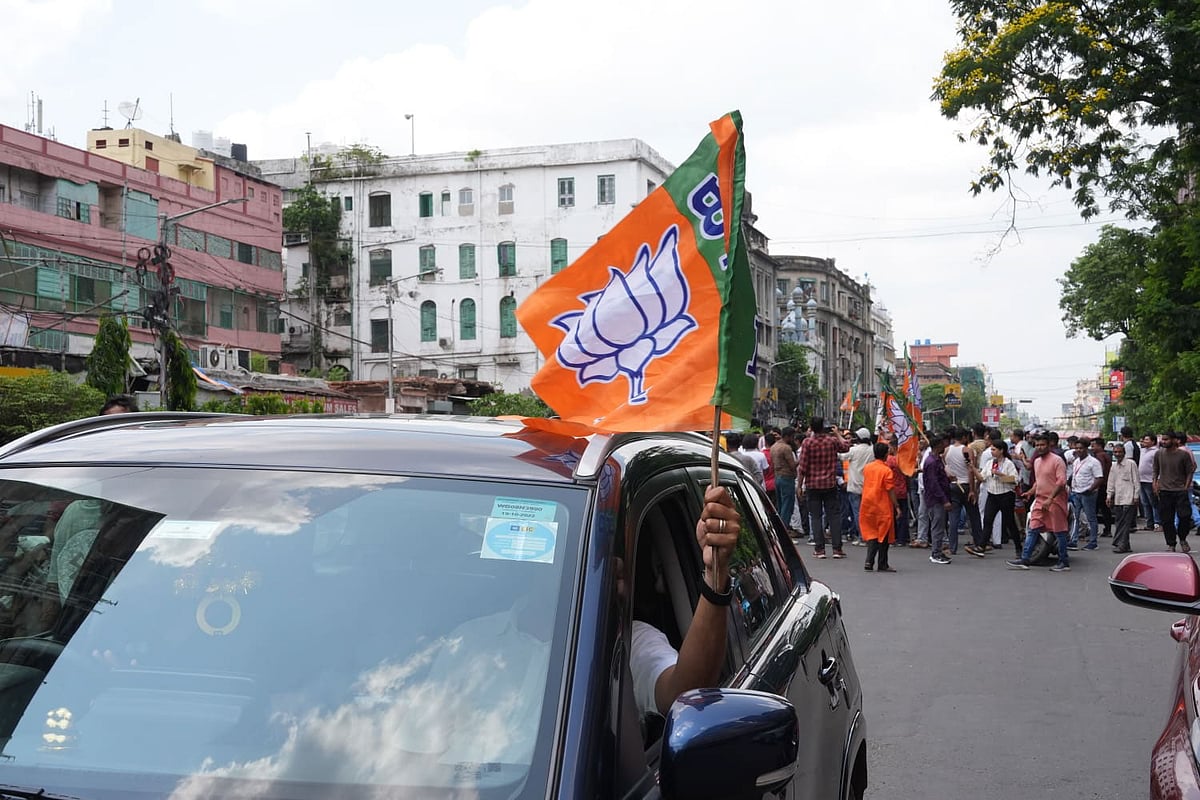 | Photo: Sandipan chatterjee/Outlook : BJP workers celebrate as trends show the party leading in the West Bengal Assembly elections, in Kolkata.