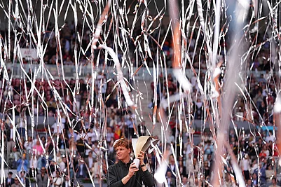 | Photo: AP/Manu Fernandez : Jannik Sinner, of Italy, holds the trophy after winning the mens singles tennis final match against Alexander Zverev, of Germany, at the Madrid Open tennis tournament in Madrid, Spain.