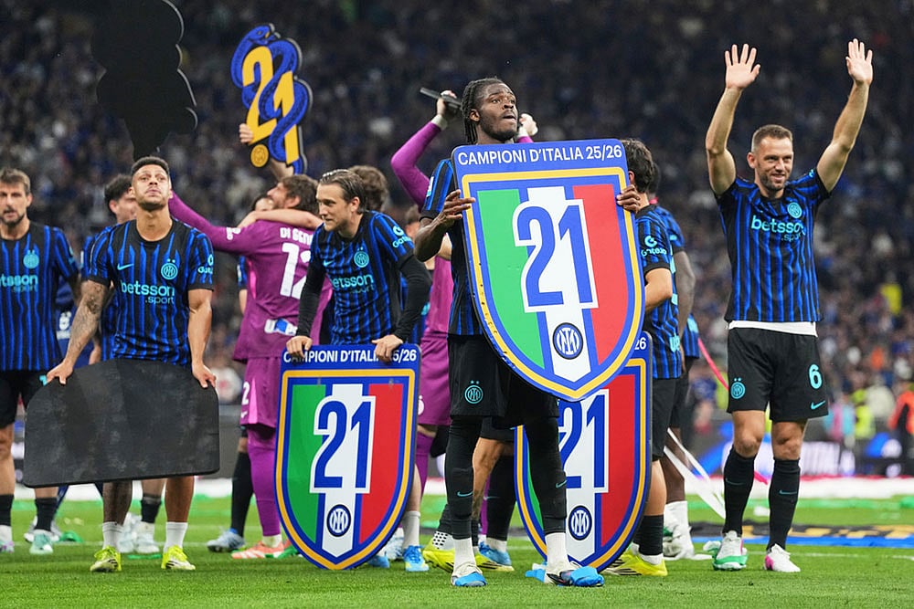 | Photo: AP/Luca Bruno : Inter players celebrate the victory of their 21st championship after a Serie A soccer match between Inter Milan and Parma, in Milan, Italy.