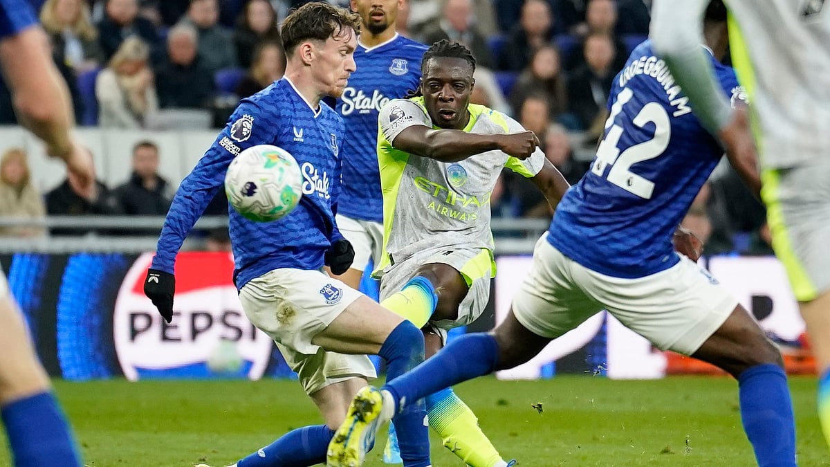 AP Photo : Manchester Citys Jeremy Doku scores during the Premier League soccer match between Manchester City and Everton in Liverpool, England