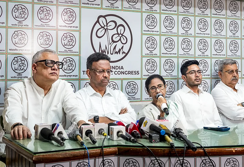 PTI : TMC supremo Mamata Banerjee addresses a press conference following the West Bengal Assembly elections result, at her residence, in Kolkata.