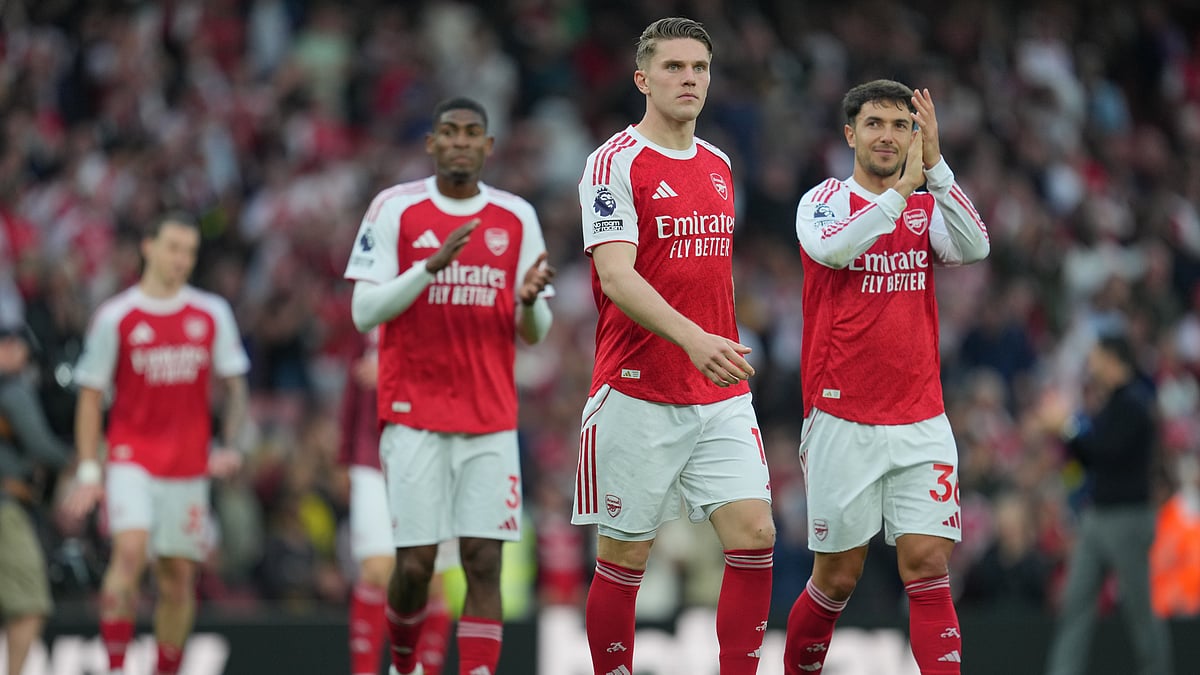 AP Photo : Arsenal players celebrate their victory at the English Premier League soccer match between Arsenal and Fulham in London, England.