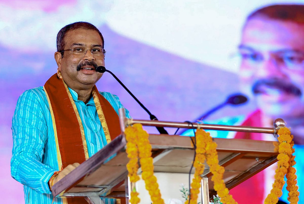 IMAGO : Union Education Minister Dharmendra Pradhan on Wednesday alleged that democracy in West Bengal was being held at gunpoint and accused Chief Minister Mamata Banerjee of refusing to accept the spirit of the electoral mandate.