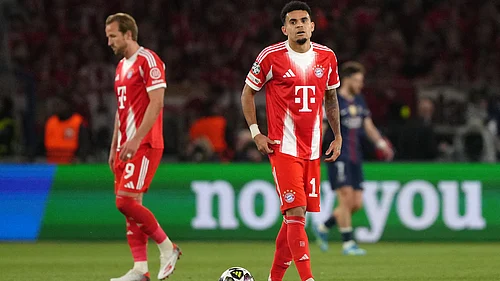 AP Photo : Bayern Munich footballers in action against PSG in UEFA Champions League 2025-26 match at the Parc des Princes.
