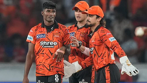 (AP Photo/Mahesh Kumar A.) : Sunrisers Hyderabads Sakib Hussain celebrates with teammates the wicket of Punjab Kings Shashank Singh during the Indian Premier League cricket match between Sunrisers Hyderabad and Punjab Kings in Hyderabad, India, Wednesday, May 6, 2026