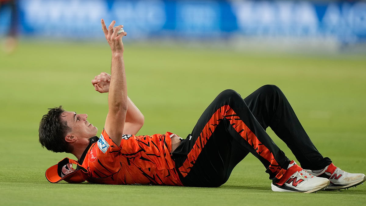 (AP Photo/Mahesh Kumar A.) : Sunrisers Hyderabads Pat Cummins takes the catch to get Punjab Kings Prabhsimran Singh during the Indian Premier League cricket match between Sunrisers Hyderabad and Punjab Kings in Hyderabad, India, Wednesday, May 6, 2026.