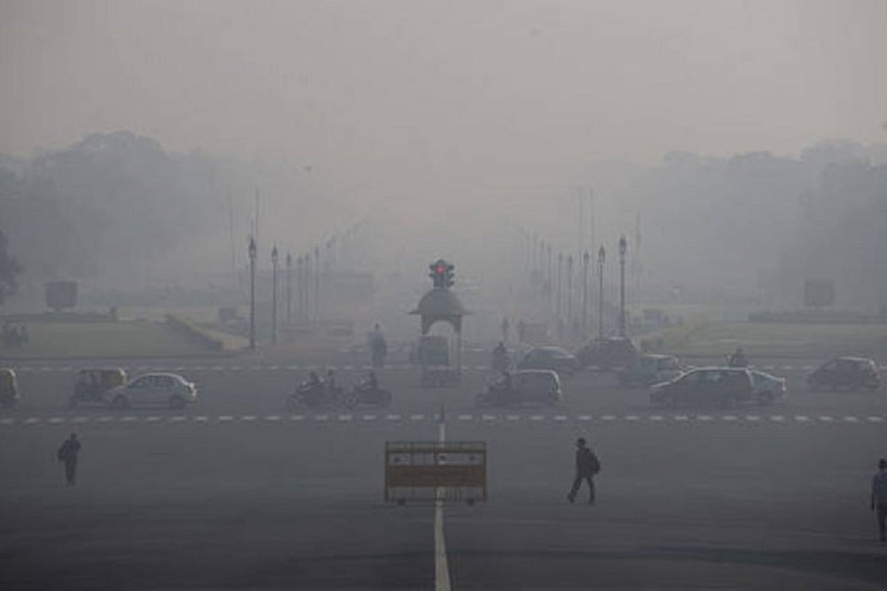 Dense Fog Engulfs Delhi as AQI Nears ‘Severe’