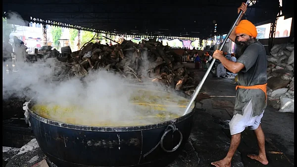 Delhi Sikh Body Seeks Puri’s Help Over LPG for Langar