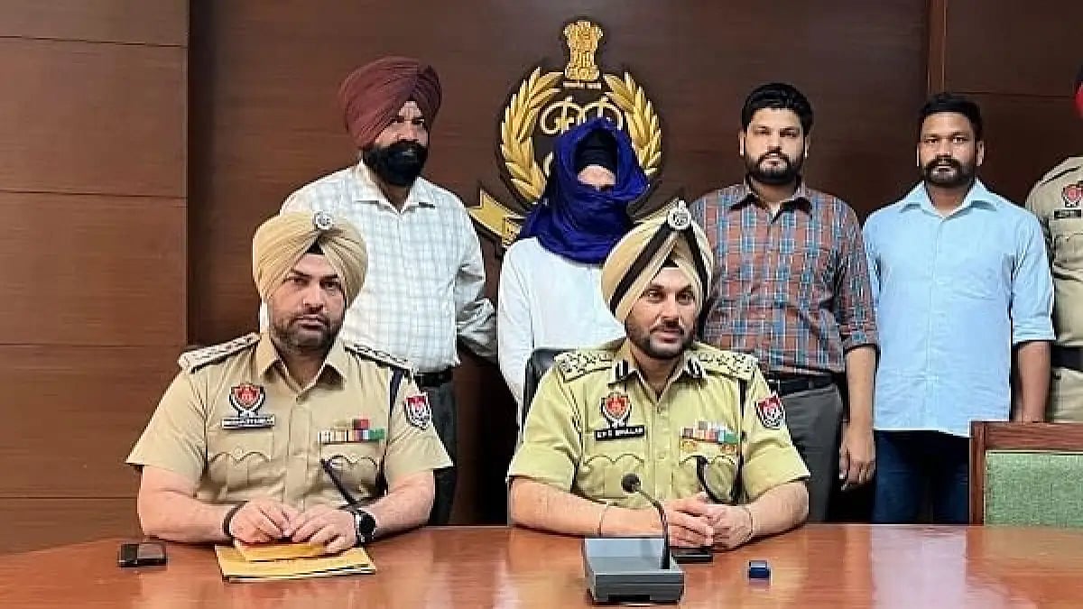 Internet Commons  : Punjab Polices AGTF officers with accused BKI terrorist 