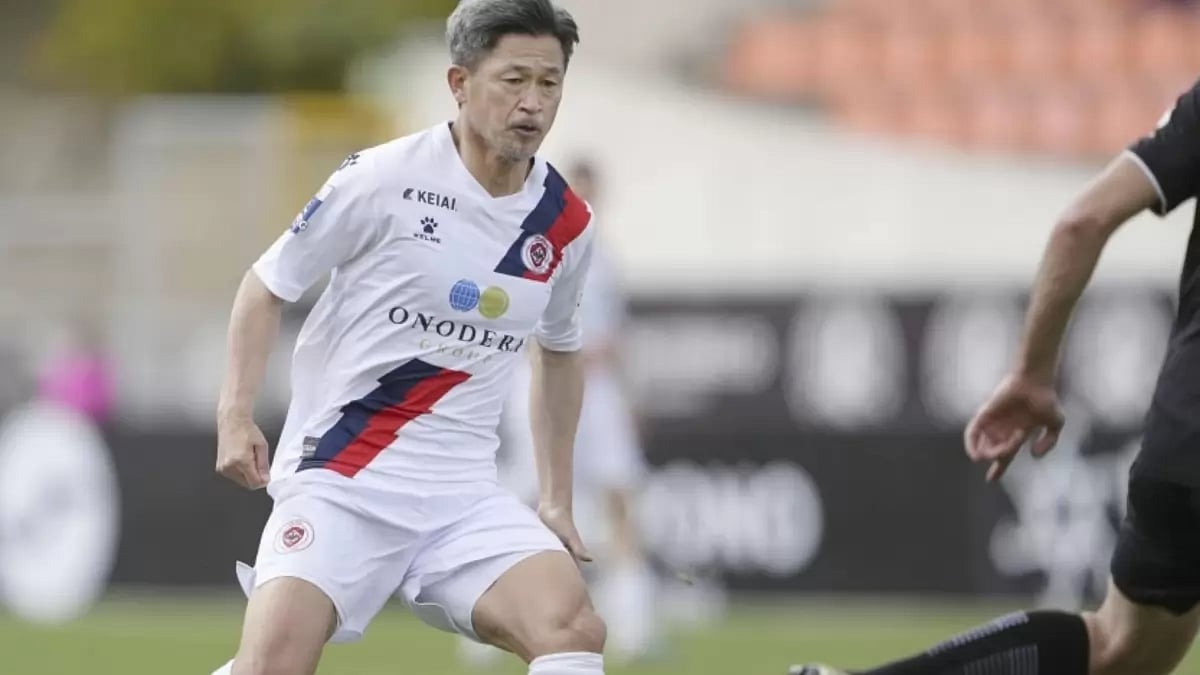 File : Former Japan forward Kazuyoshi Miura, left, plays for Oliveirense in the second half.